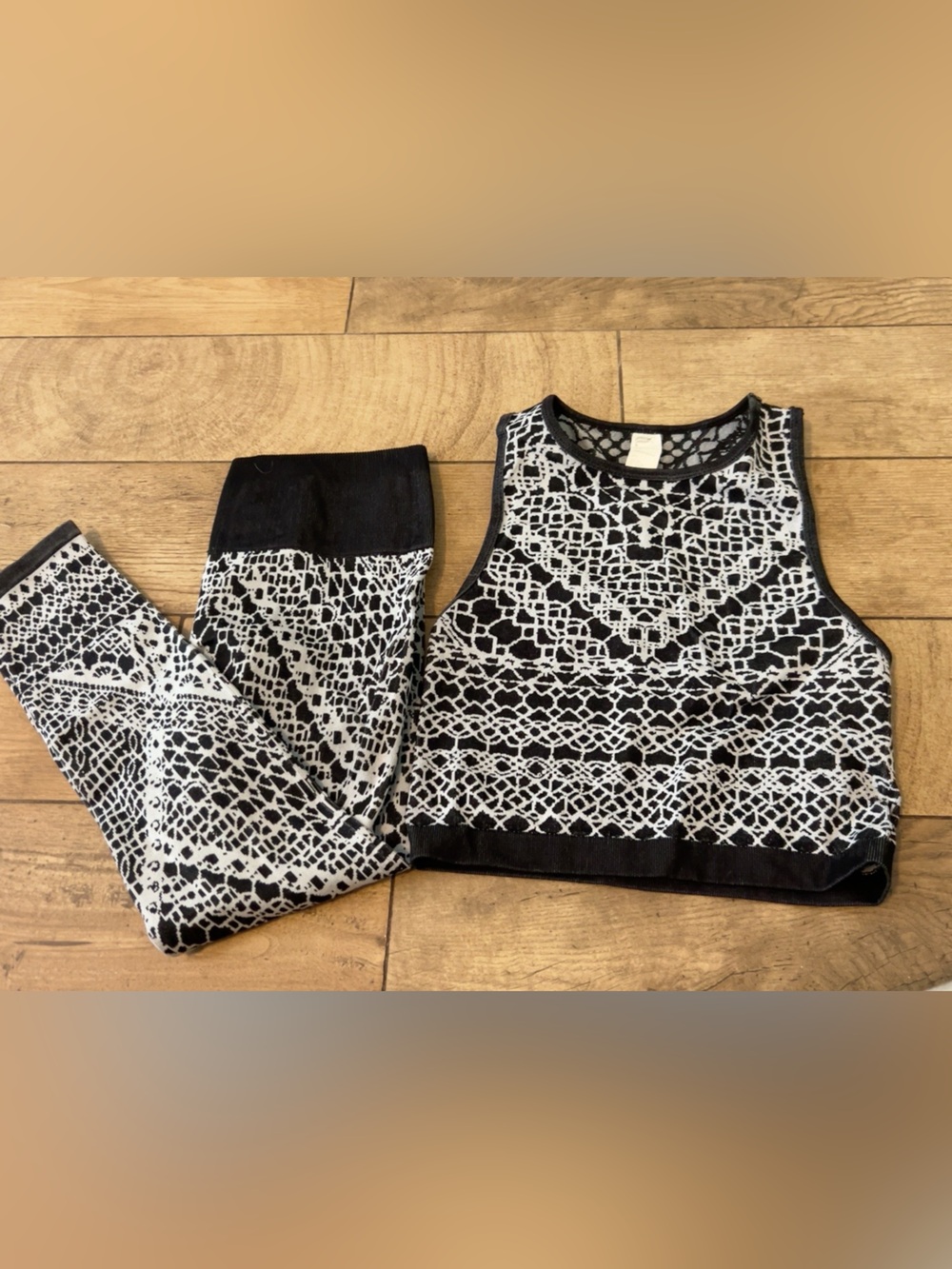 Fabletics Black & White Geometric Print Matching Activewear Set